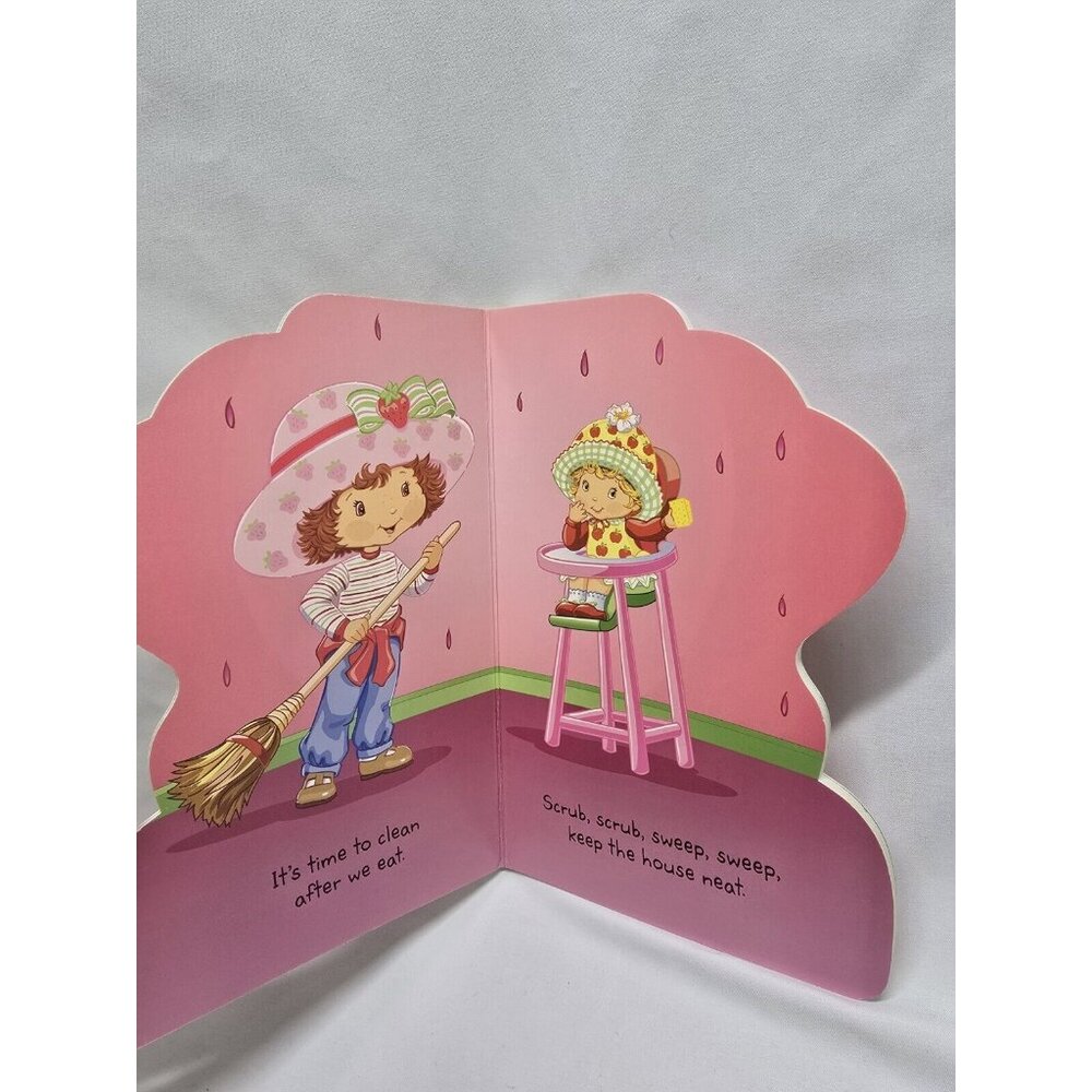 Strawberry Shortcake Board Book Apple Dumplin’s Day by Monique Z. Stephens - Picture 3 of 13